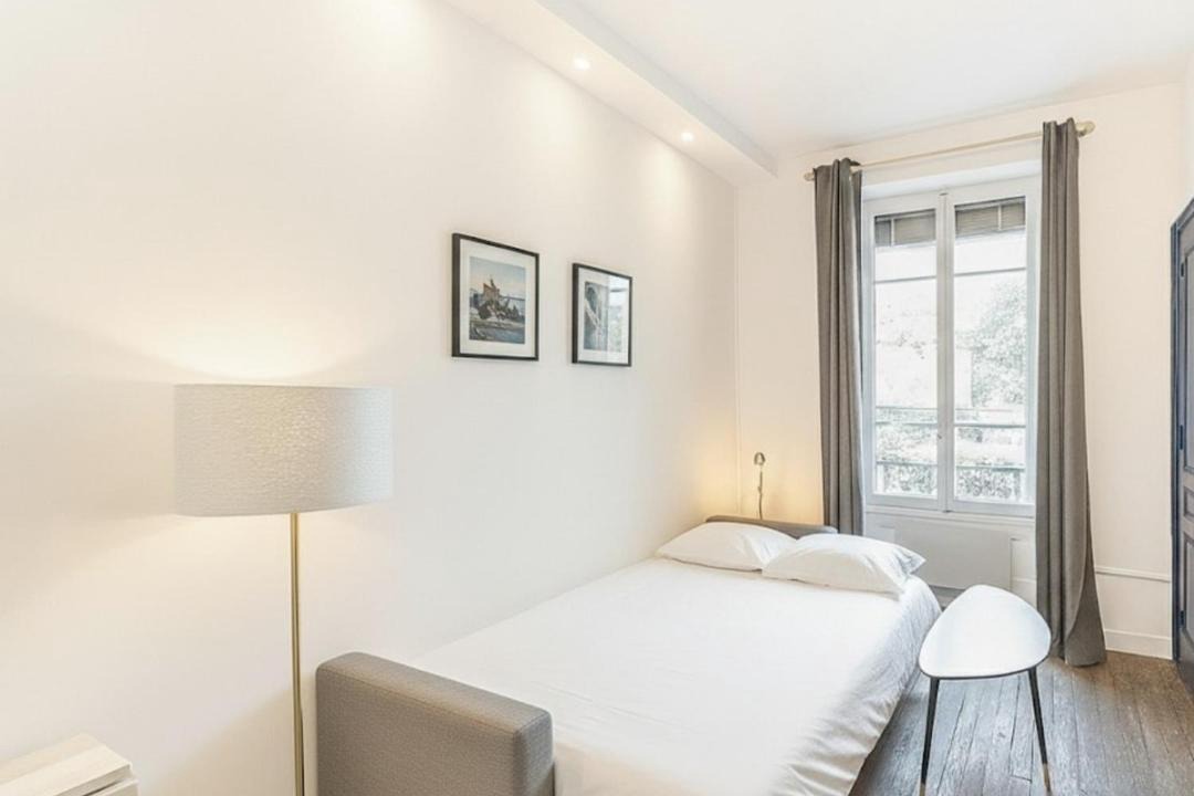 Photo of Bedroom in 2nd Arrondissement