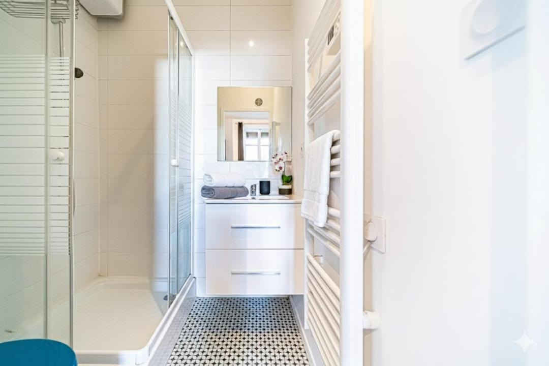 Photo of Bathroom in 2nd Arrondissement