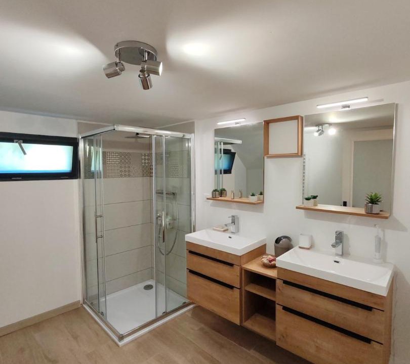 Photo of Bathroom in Saint-Christophe-dʼAllier
