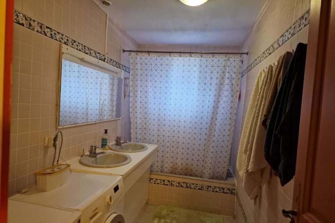 Photo of Bathroom in Peron