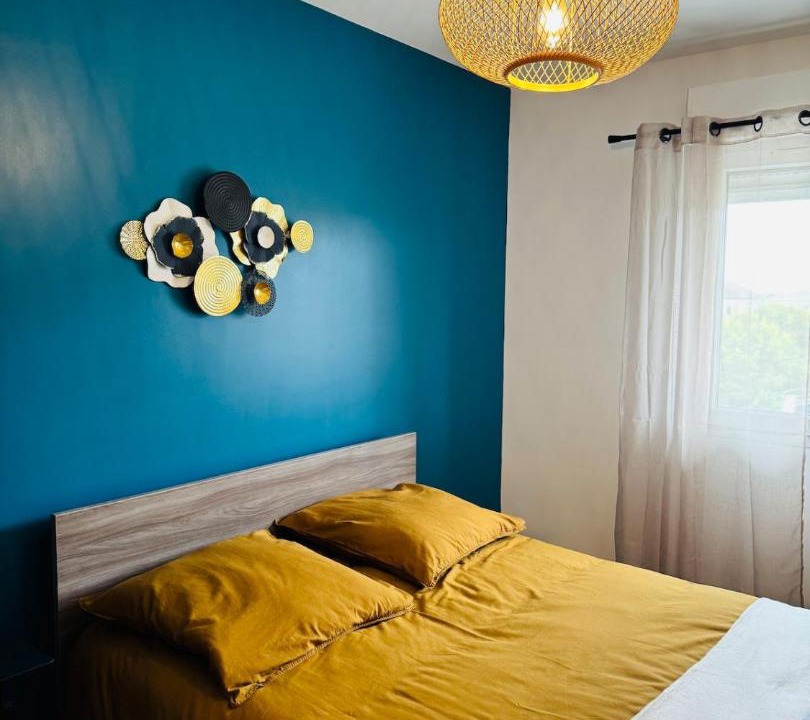 Photo of Bedroom in Mantes-la-Jolie