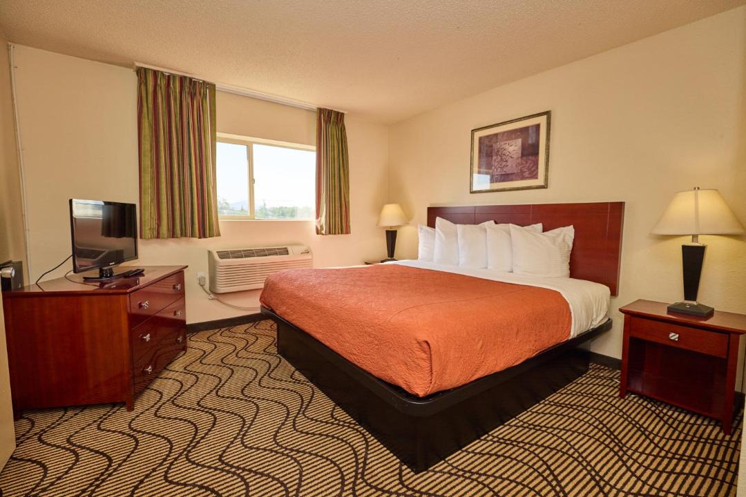 Photo of Bedroom in Klamath Falls