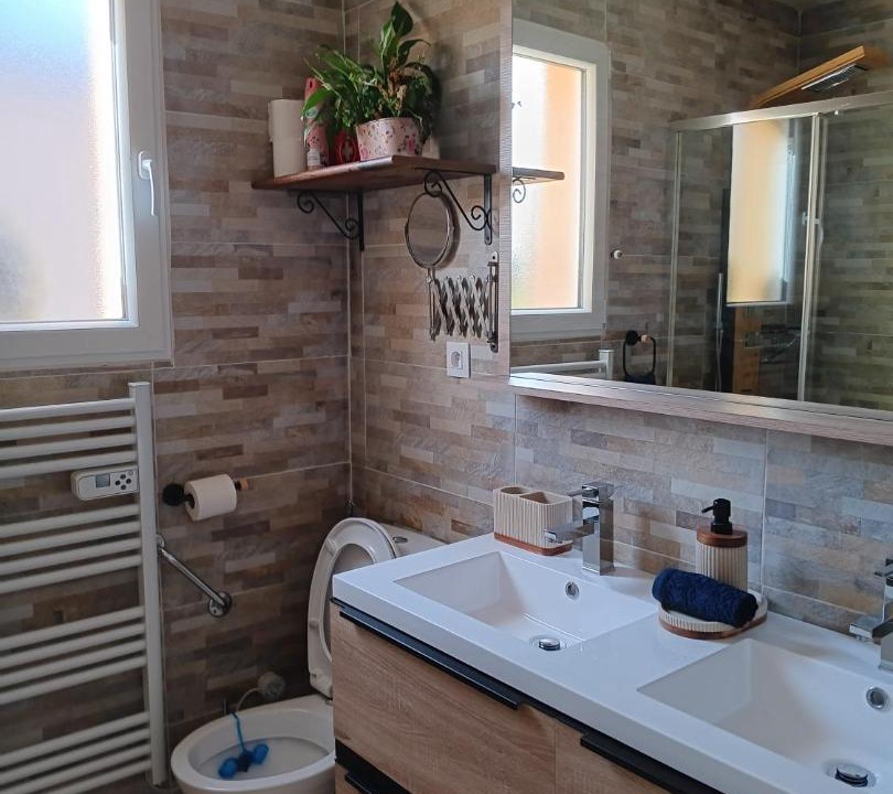 Photo of Others in Echire