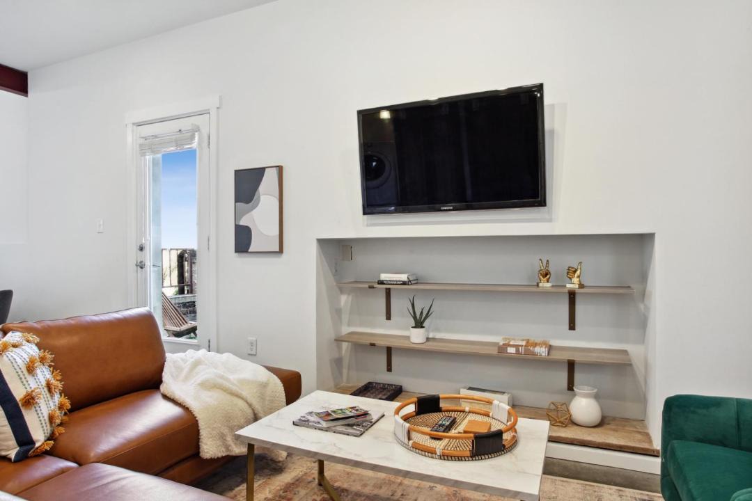 Photo of Livingroom in Arts/Warehouse District