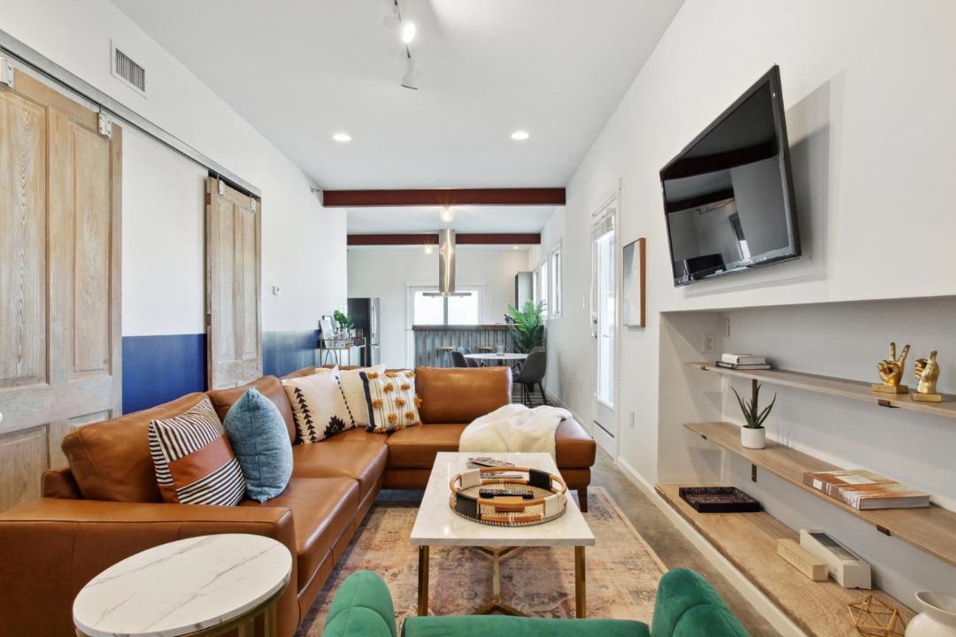 Photo of Livingroom in Arts/Warehouse District