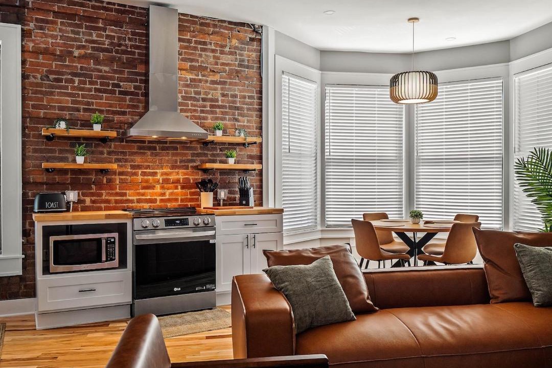 Photo of Livingroom in Detroit - Shoreway