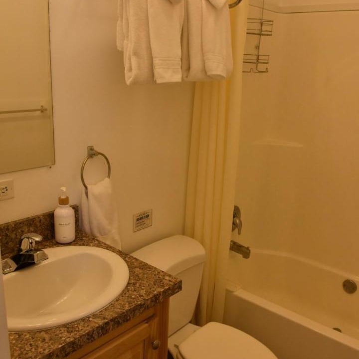 Photo of Bathroom in Gardiner