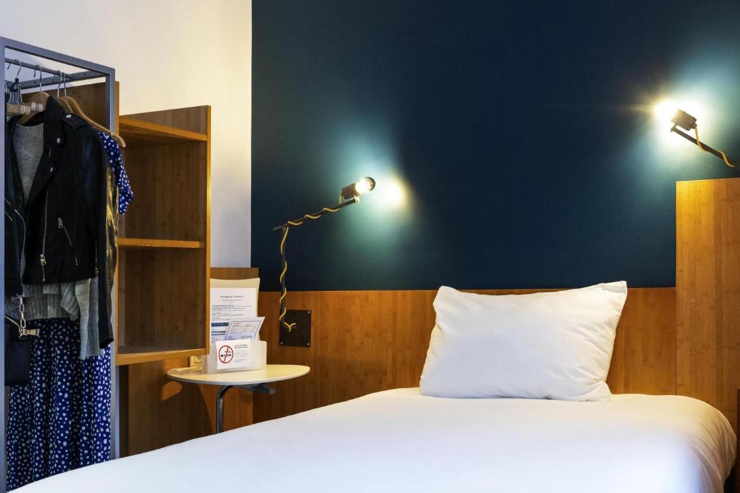 Photo of Bedroom in Poincare - Foch - Anatole France - Croix de Bourgogne