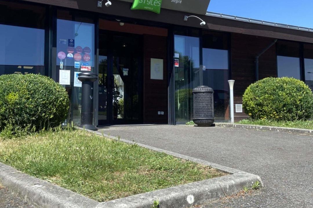 Photo of Others in Segre