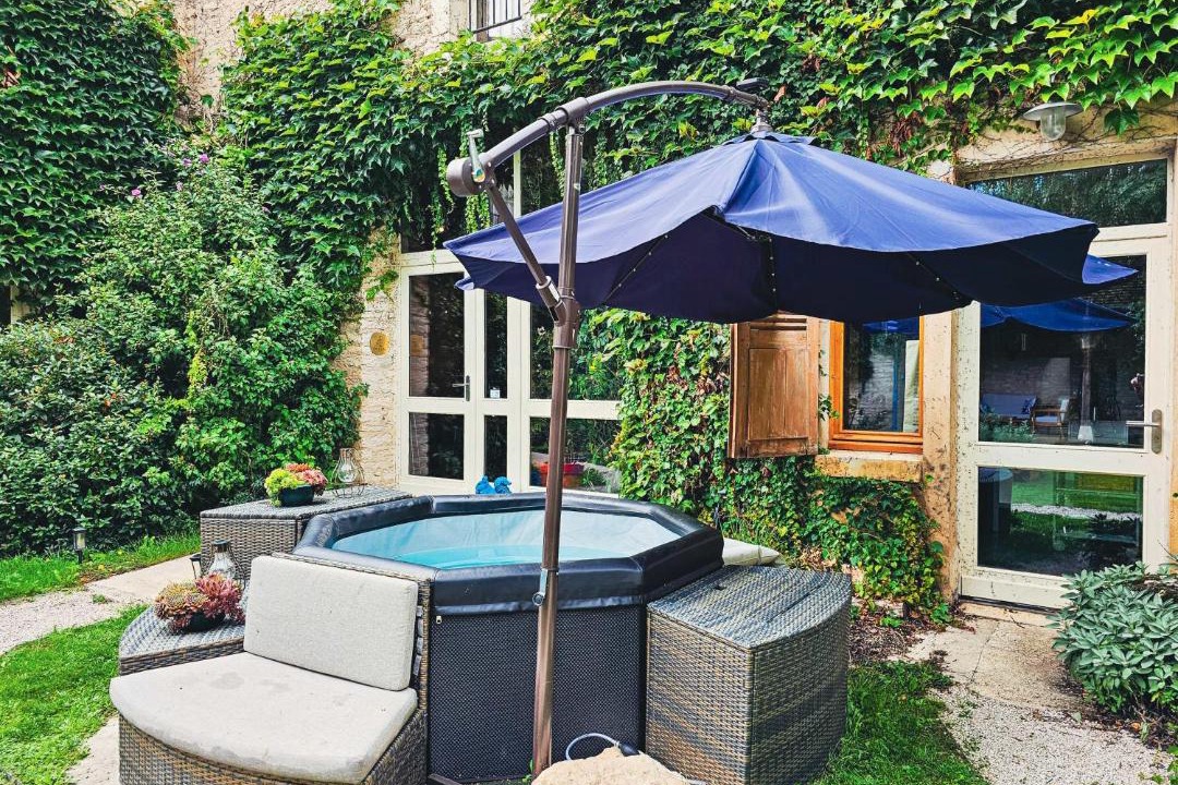 Photo of Others in Etivey