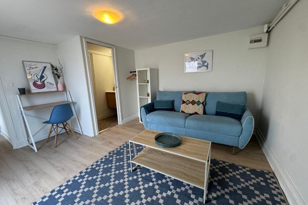 Photo of Others in Bron