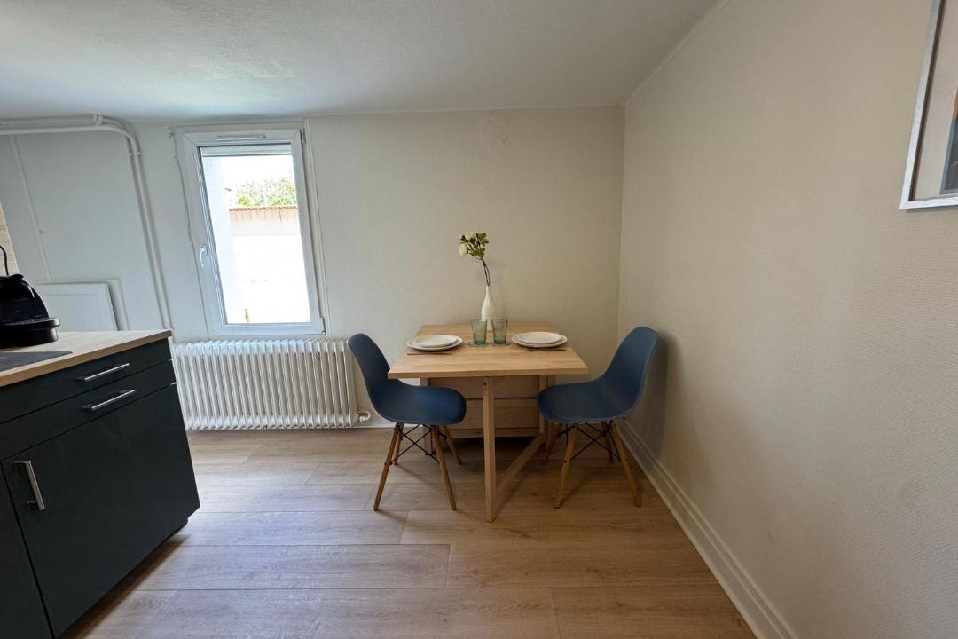 Photo of Others in Bron