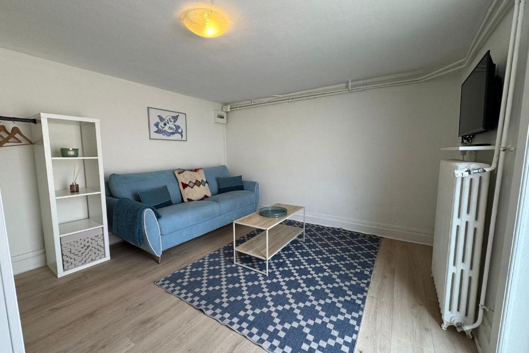 Photo of Others in Bron