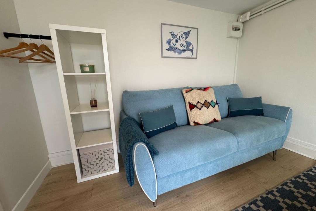 Photo of Others in Bron