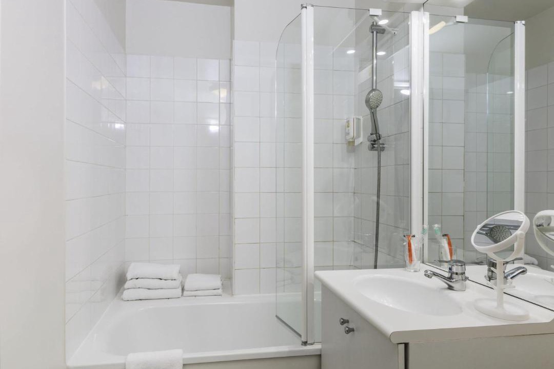 Photo of Bathroom in Clamart