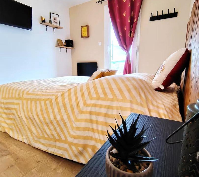 Photo of Bedroom in Neuville-sur-Ain