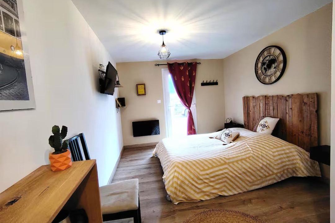 Photo of Bedroom in Neuville-sur-Ain