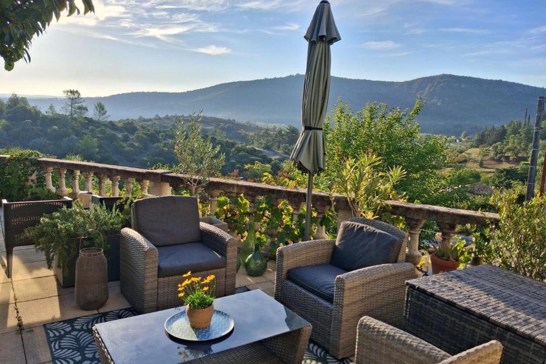 Photo of Others in Uzer