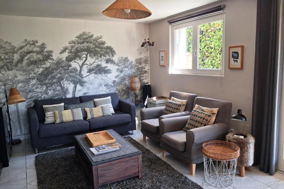 Photo of Others in Uzer