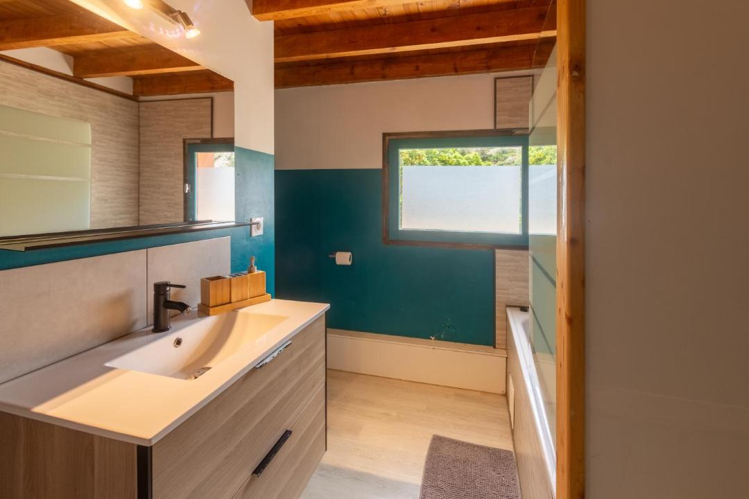 Photo of Bathroom in Llo