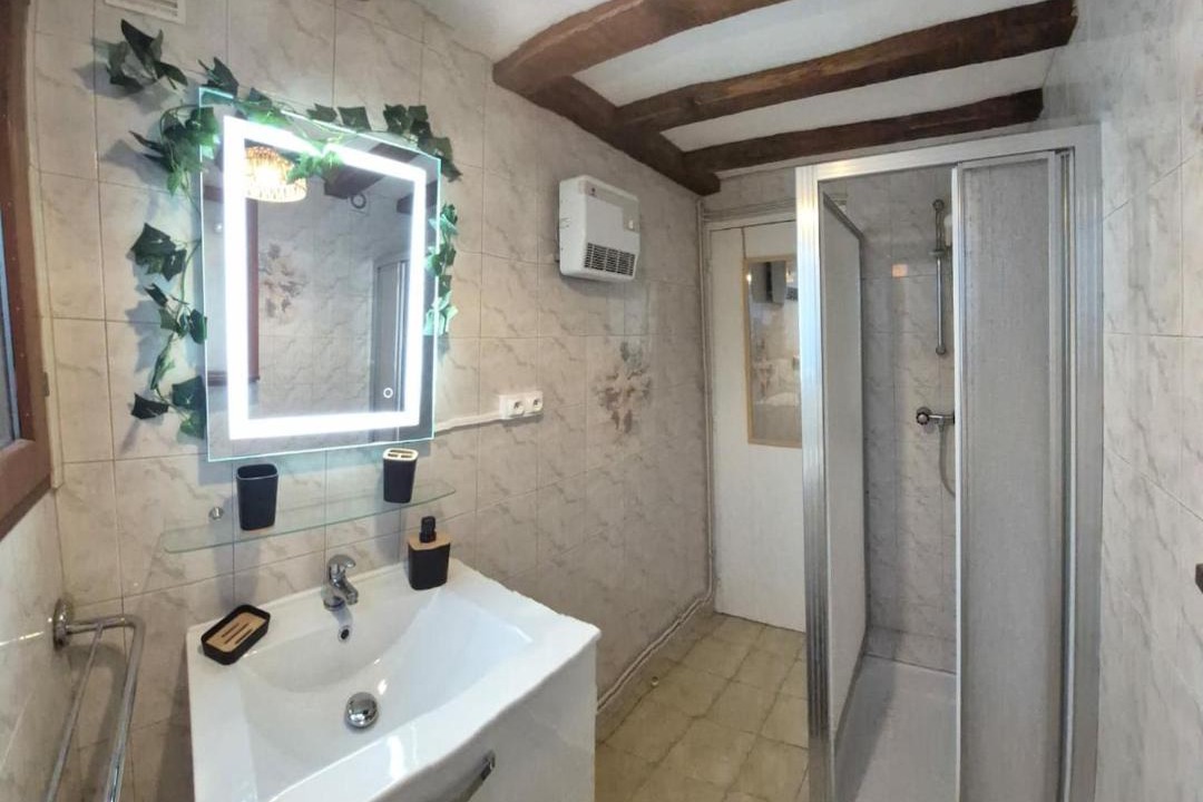 Photo of Bathroom in Brain-sur-Allonnes