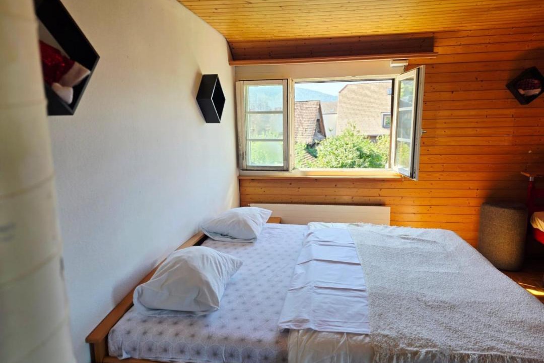 Photo of Bedroom in Root