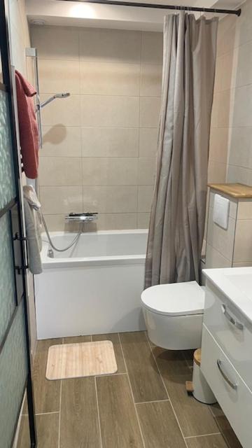 Photo of Bathroom in Monein