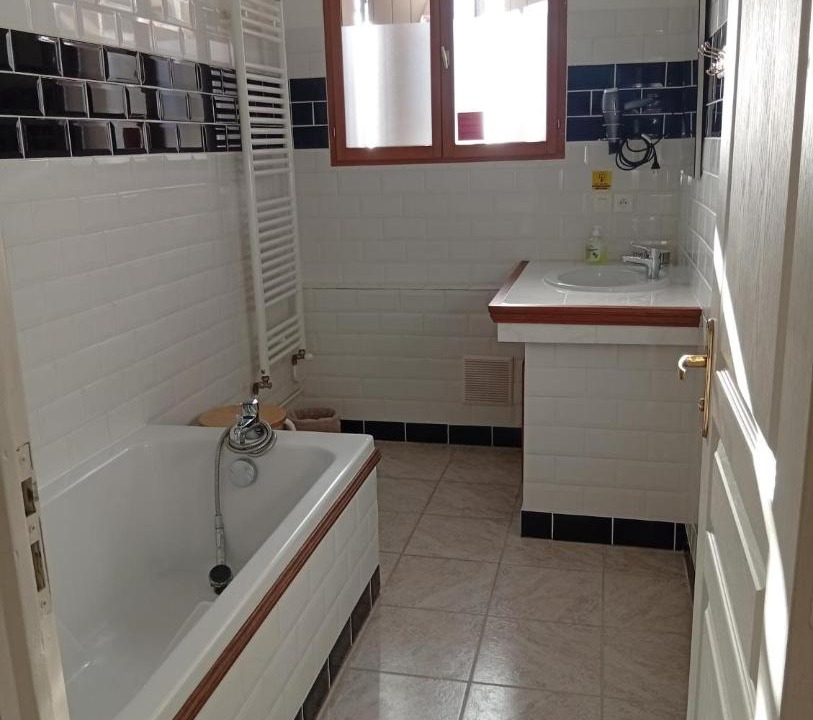 Photo of Bathroom in Orveau-Bellesauve