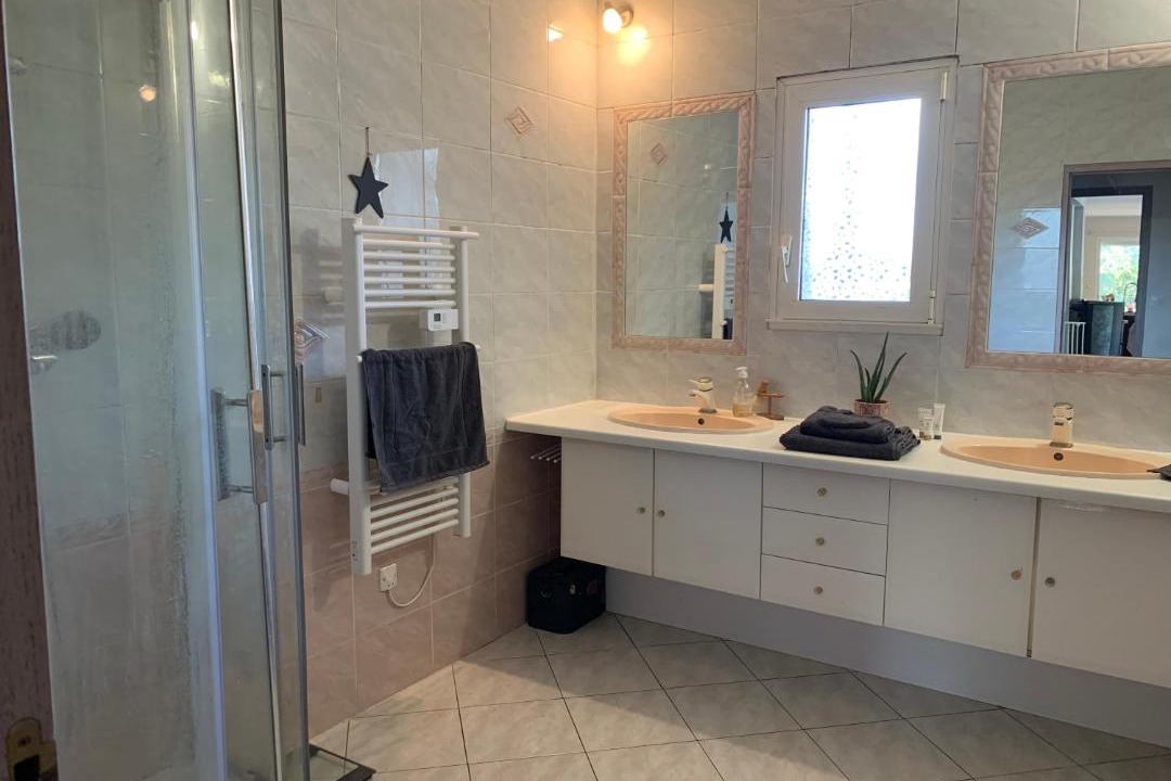 Photo of Bathroom in Durtal