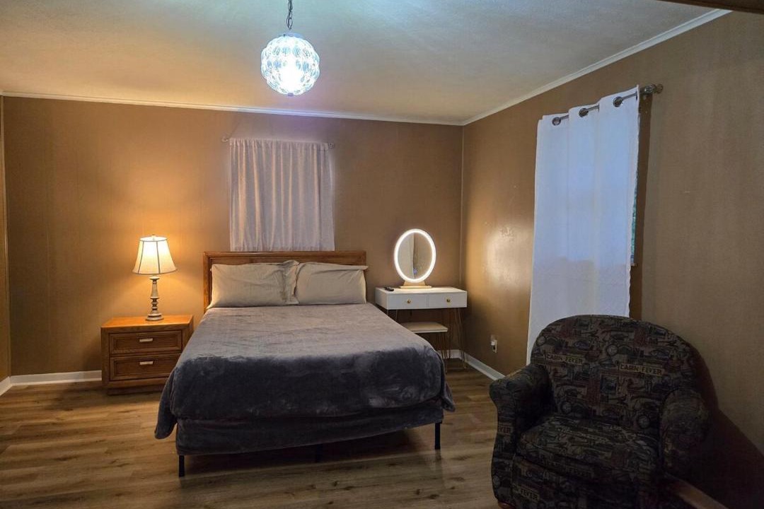 Photo of Bedroom in Oak Ridge