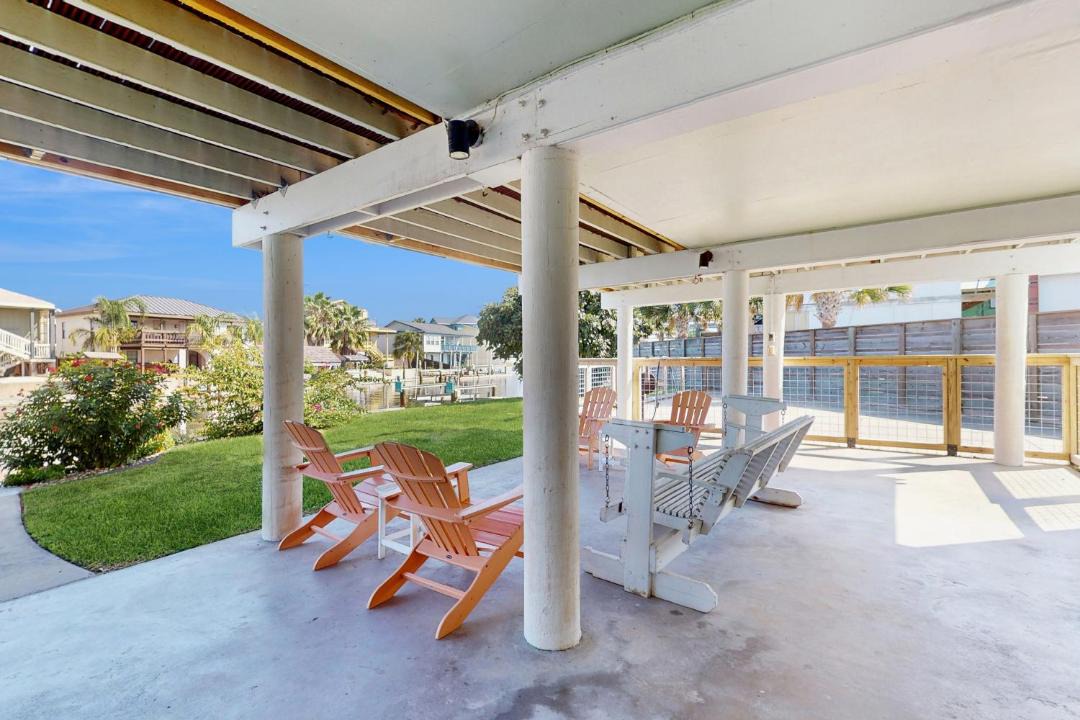 Photo of Patio Balcony in City-by-the Sea