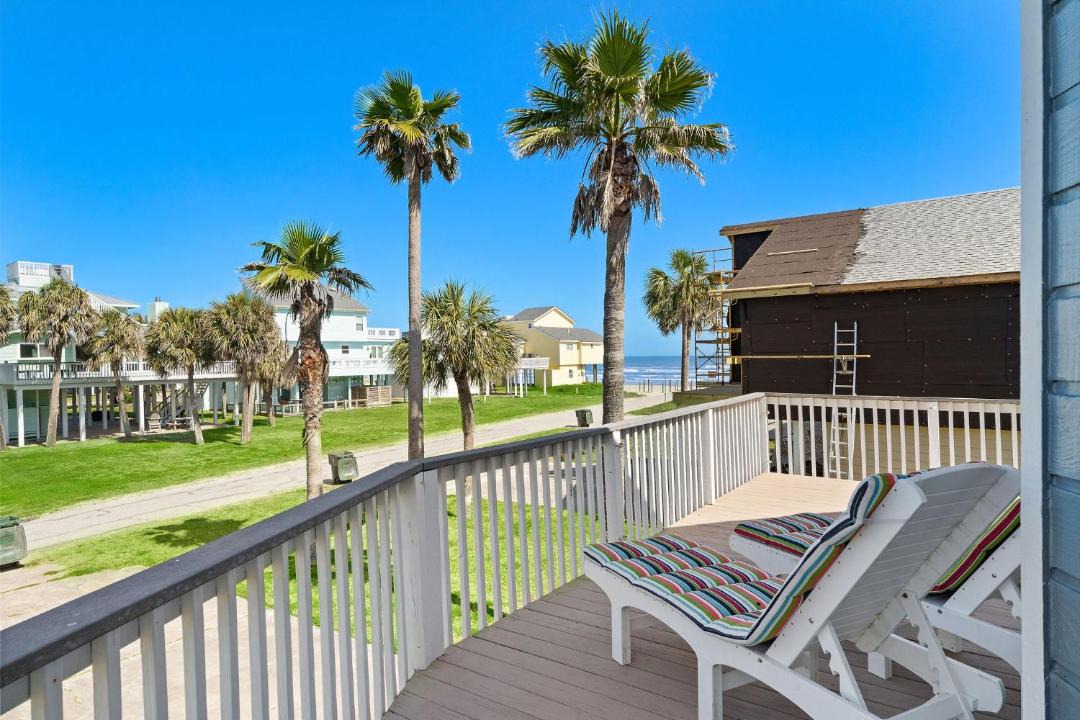 Photo of Patio Balcony in Pirates Beach