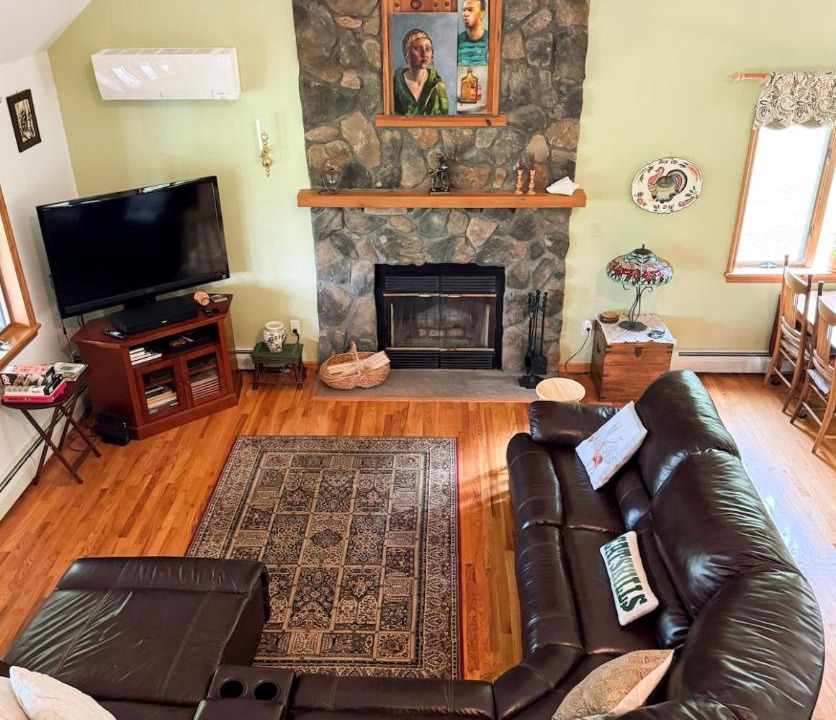 Photo of Livingroom in Roxbury