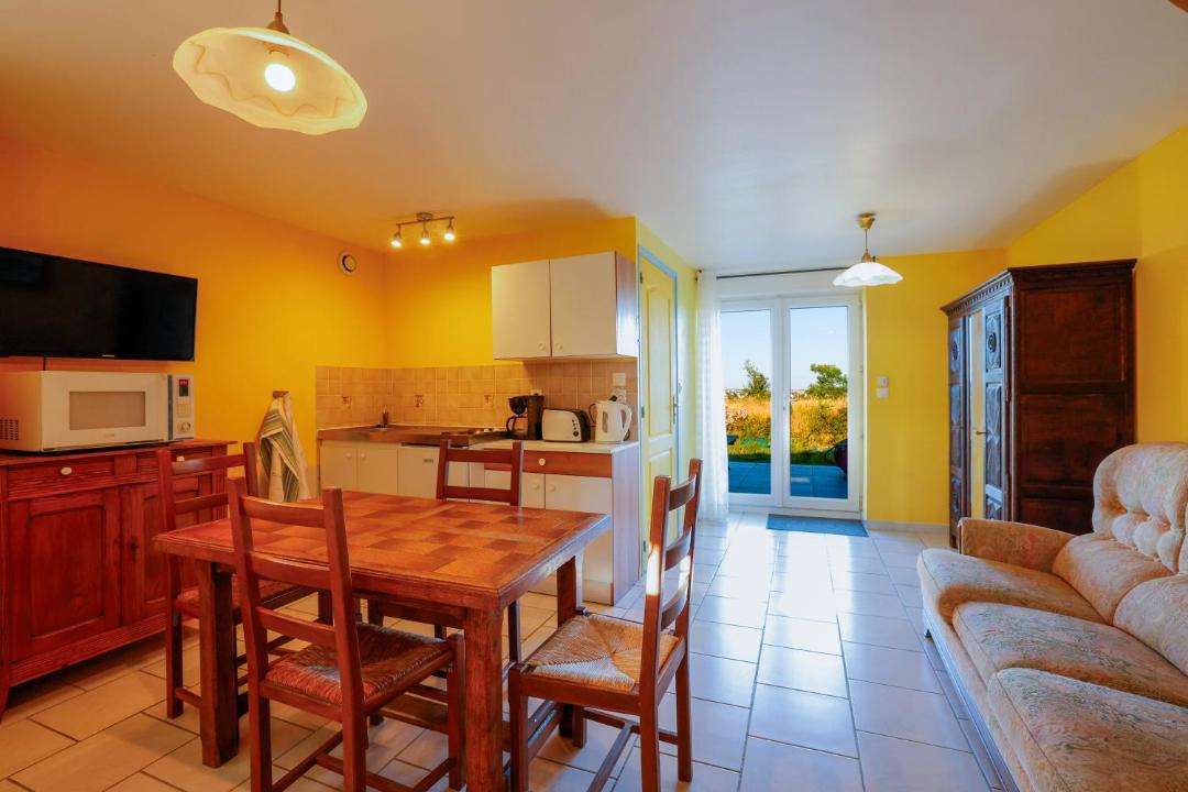 Photo of Others in Cast