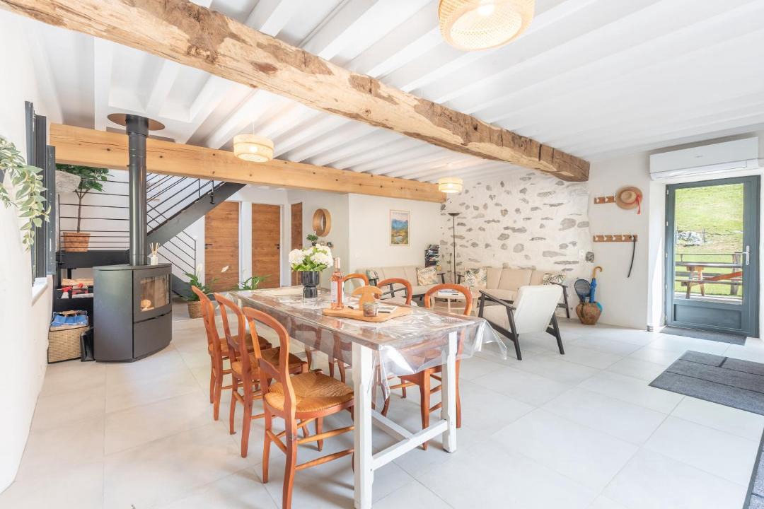 Photo of Others in Accous