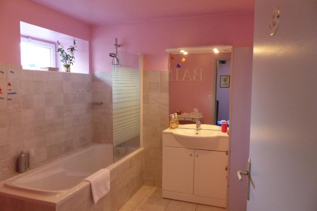 Photo of Bathroom in Lanvallay