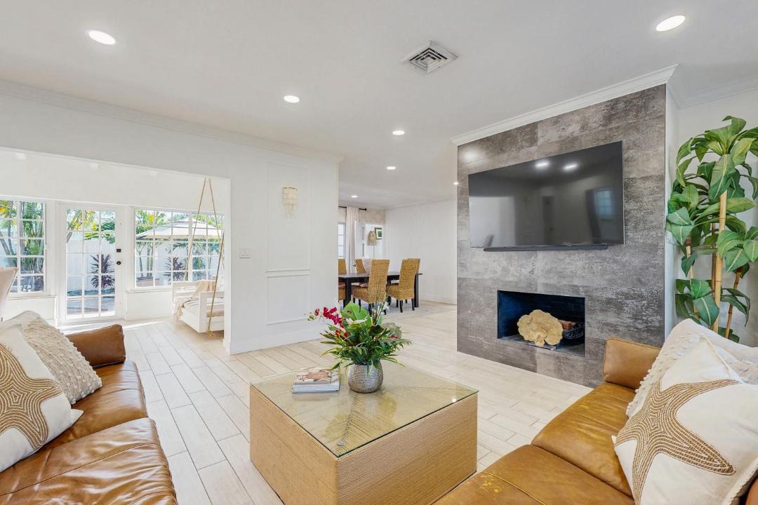Photo of Livingroom in Santa Barbara Estates