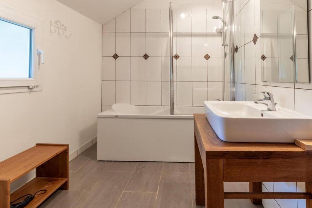 Photo of Bathroom in Verneuil