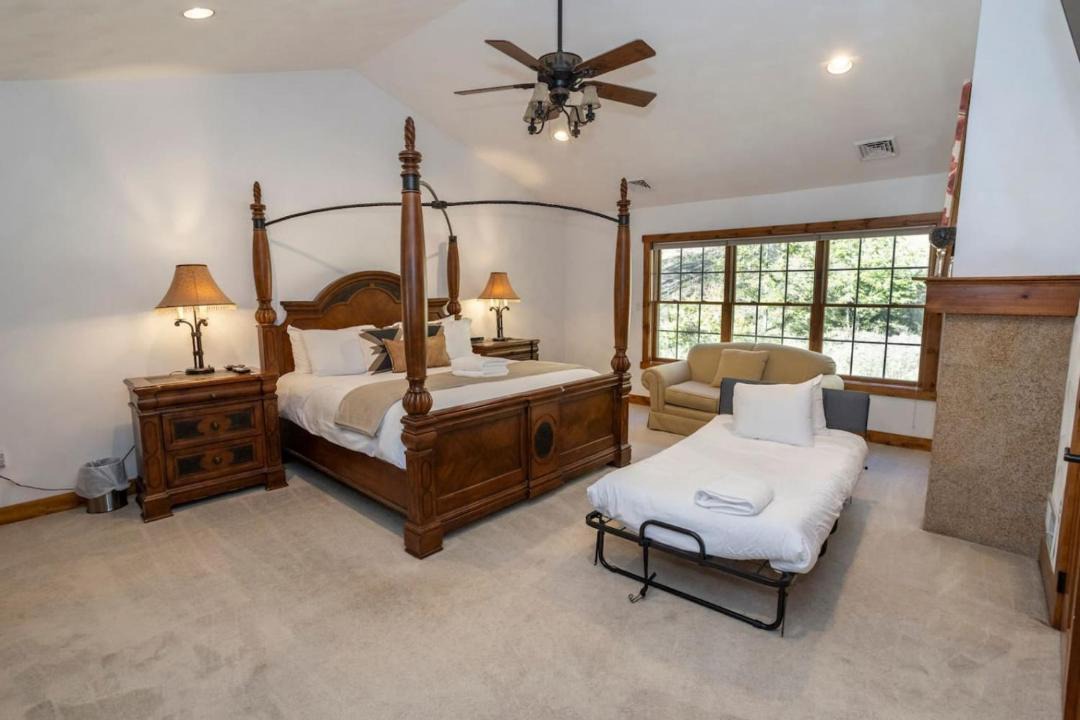 Photo of Bedroom in Seven Springs