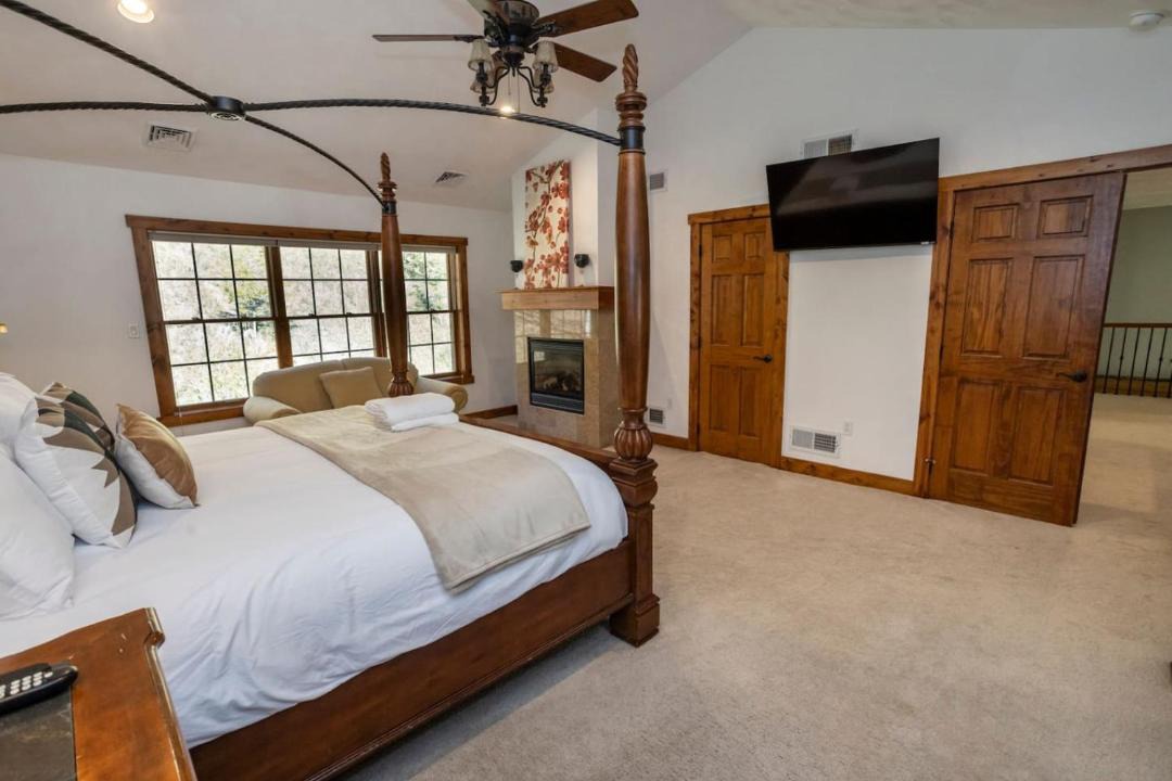 Photo of Bedroom in Seven Springs