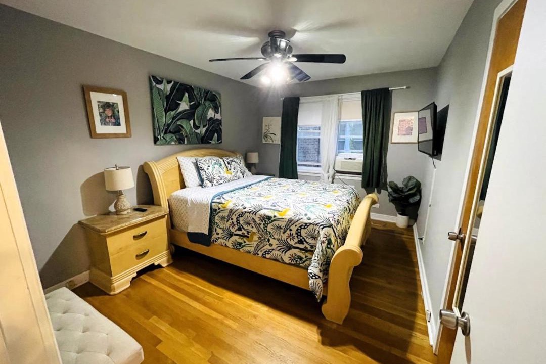 Photo of Bedroom in Evanston