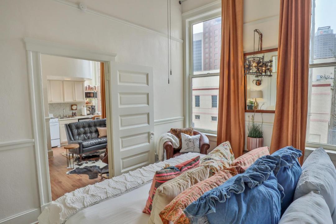 Photo of Bedroom in Main - Military Plaza