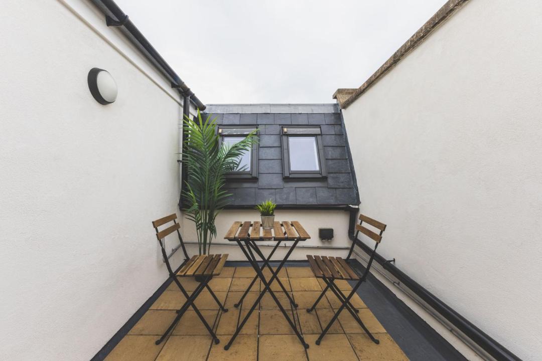Photo of Patio Balcony in St. Margarets and North Twickenham