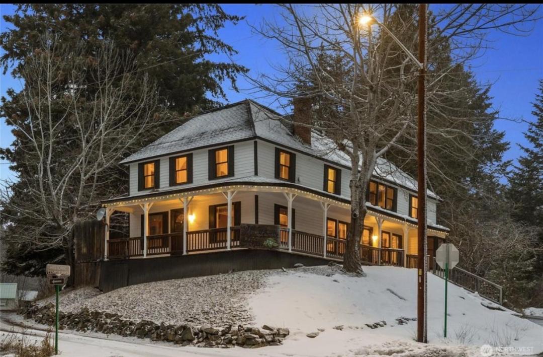 Photo of Others in Roslyn