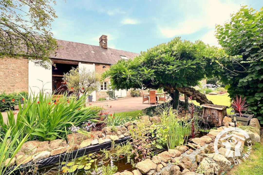 Photo of Others in Saint-Georges-de-Reintembault