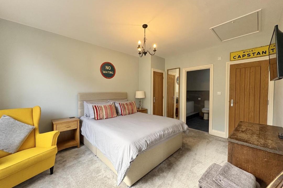 Photo of Bedroom in Shoscombe