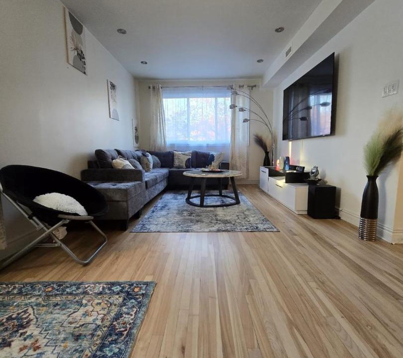 Photo of Livingroom in Longueuil