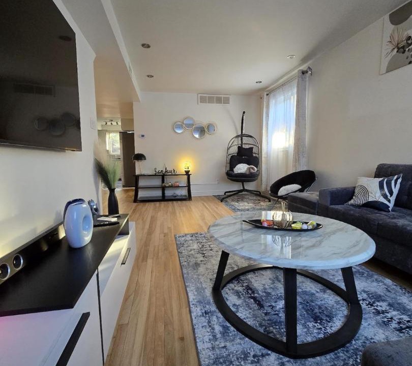 Photo of Livingroom in Longueuil