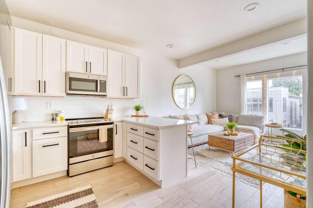 Photo of Others in Hosford-Abernethy