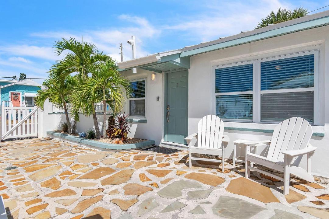 Photo of Patio Balcony in Treasure Island